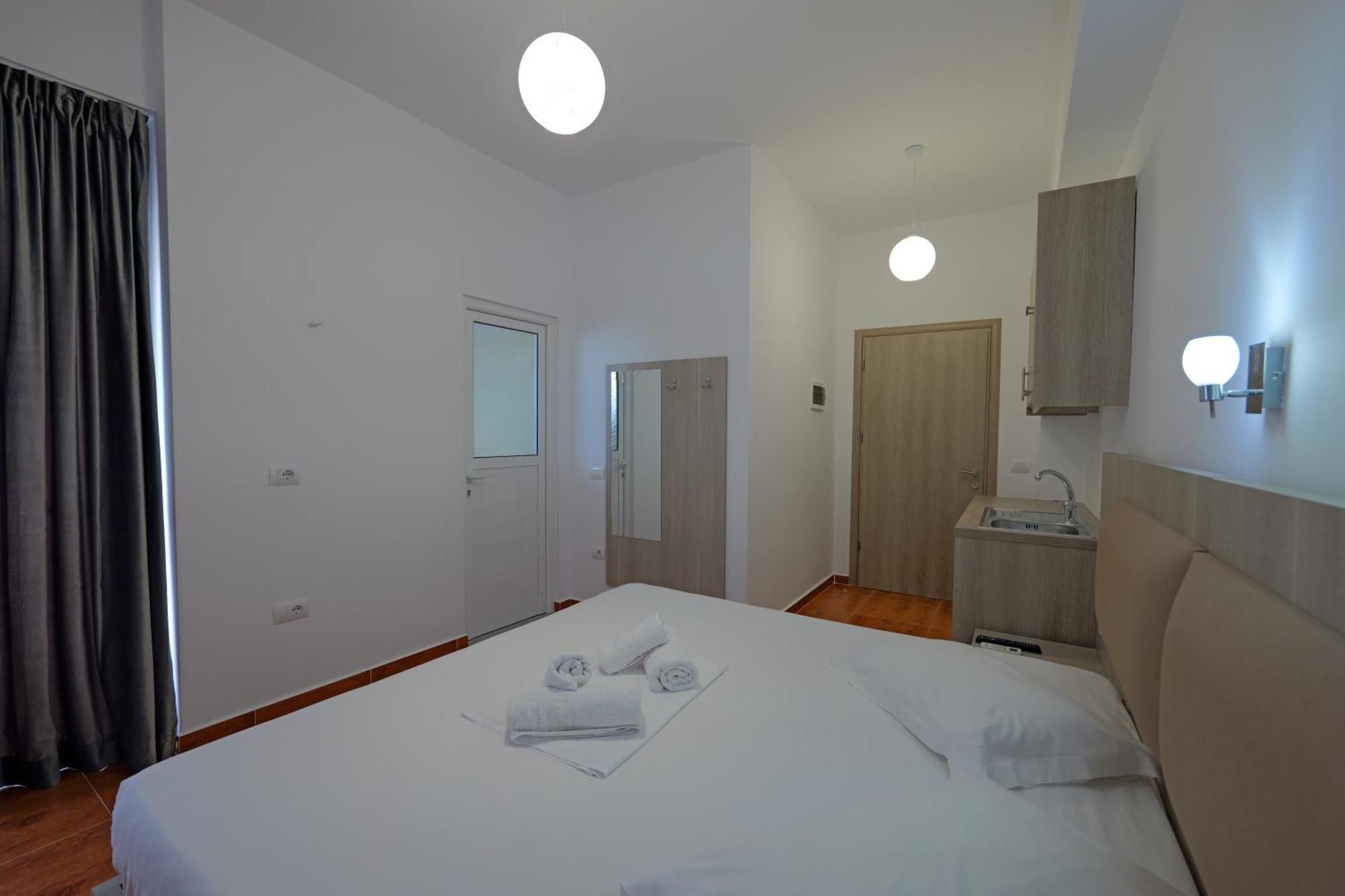 Vila Aurora Hotell Ksamil Exteriör bild