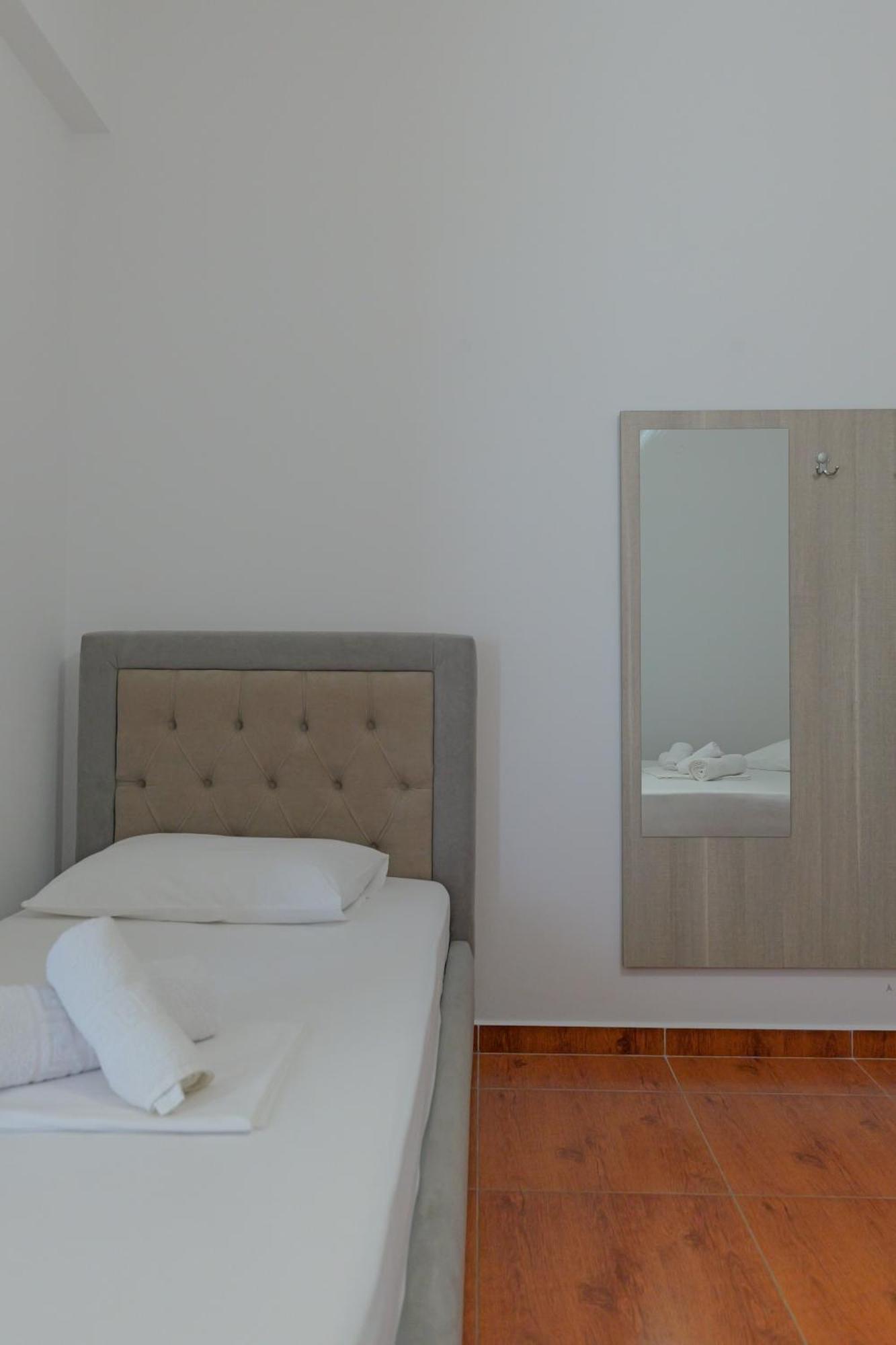 Vila Aurora Hotell Ksamil Exteriör bild