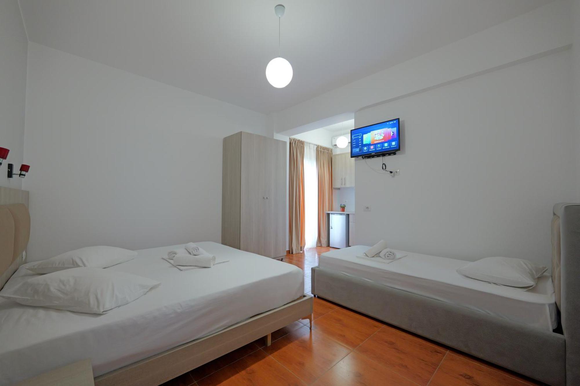 Vila Aurora Hotell Ksamil Exteriör bild